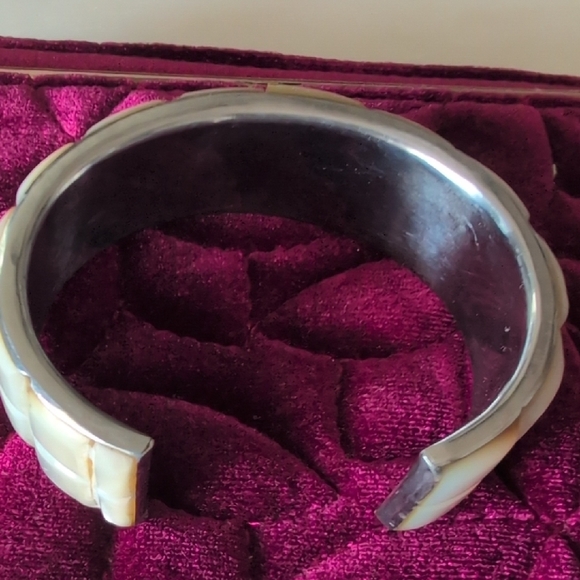 Elegant Mother of Pearl Cuff Bracelet - Picture 3 of 6